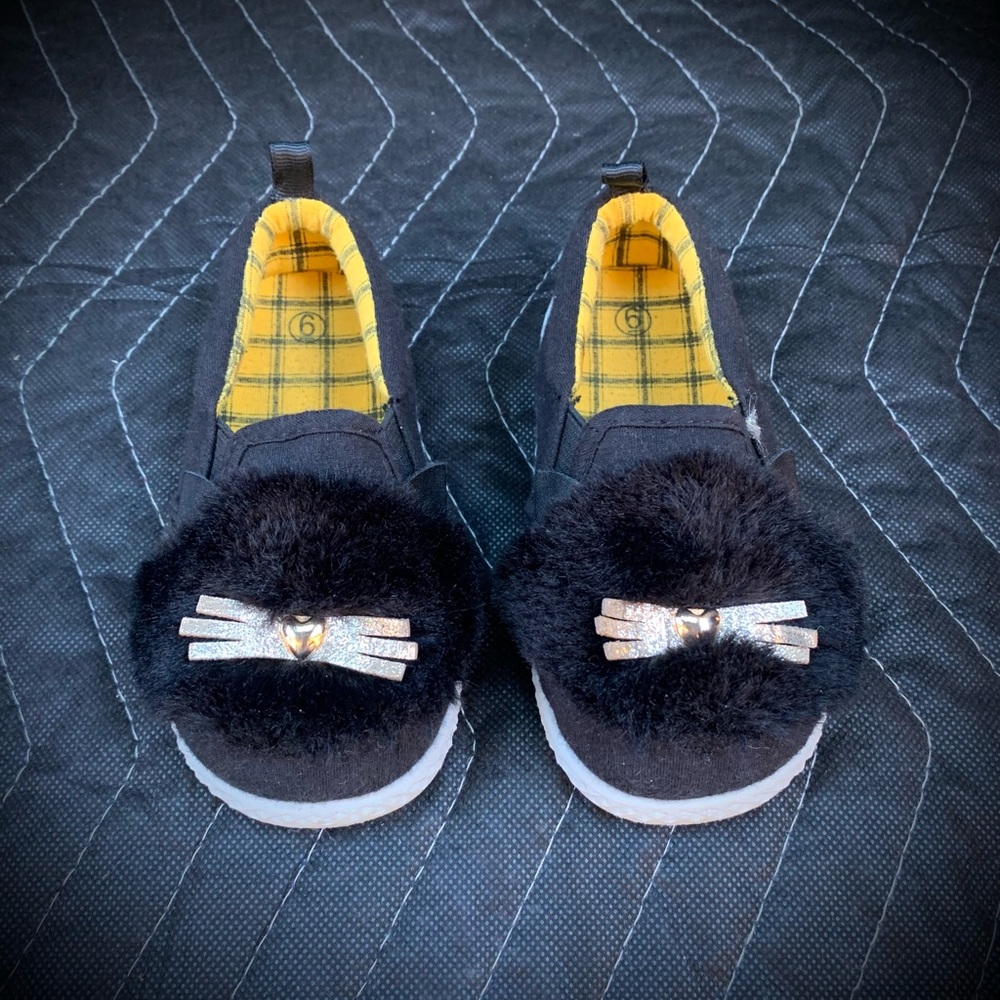 Girls size 6 Wonder Nation slip ons